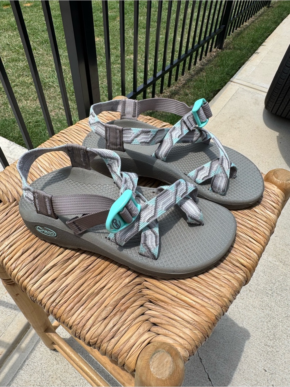 Chaco’s Womens Z/2 Classic Strappy Hiking Outdoors Sandals Teal Gray Aztec Sz 6